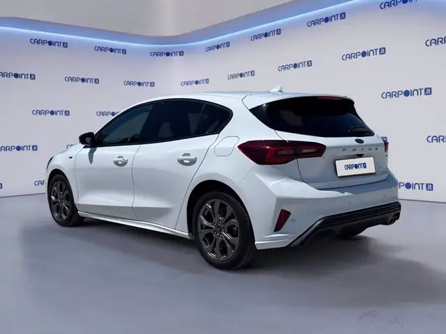 Ford Focus view 3