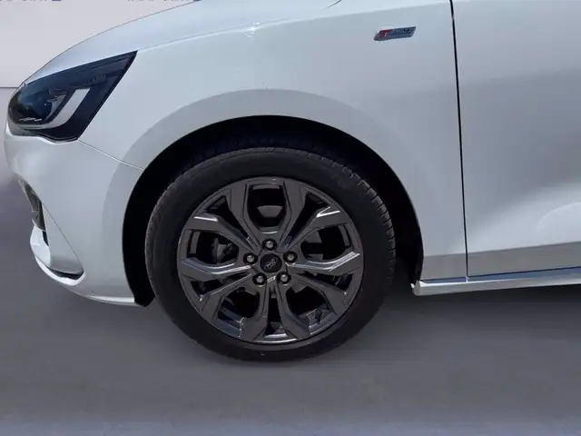 Ford Focus view 14