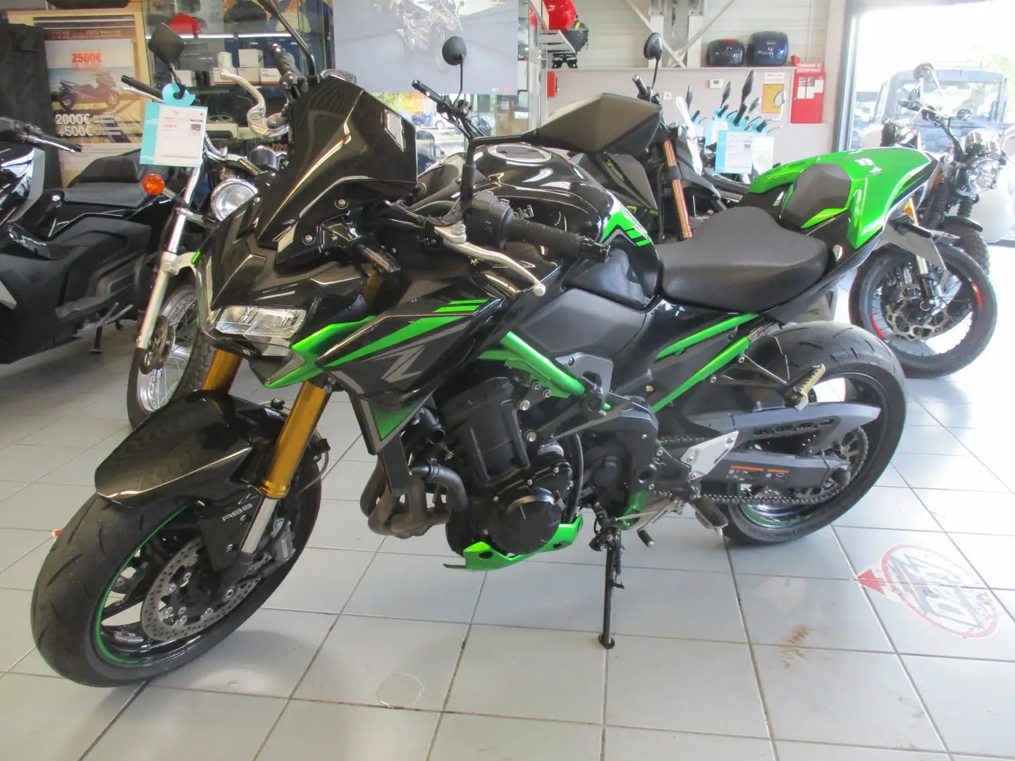 Kawasaki Z 900 Vert - 2