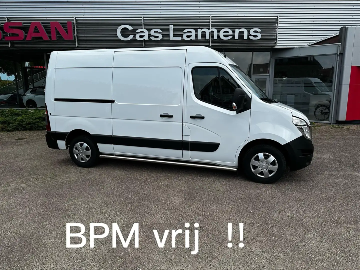 Nissan Interstar VAN 2.3 dCi 135PK L2H2 3T5 N-Connecta Wit - 2