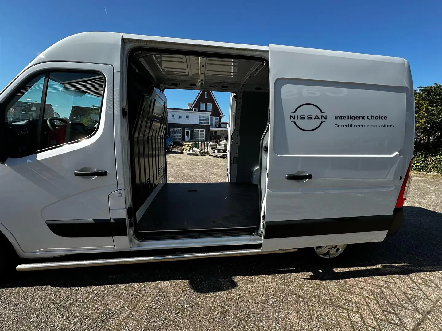 Nissan Interstar VAN 2.3 dCi 135PK L2H2 3T5 N-Connecta Wit - 2