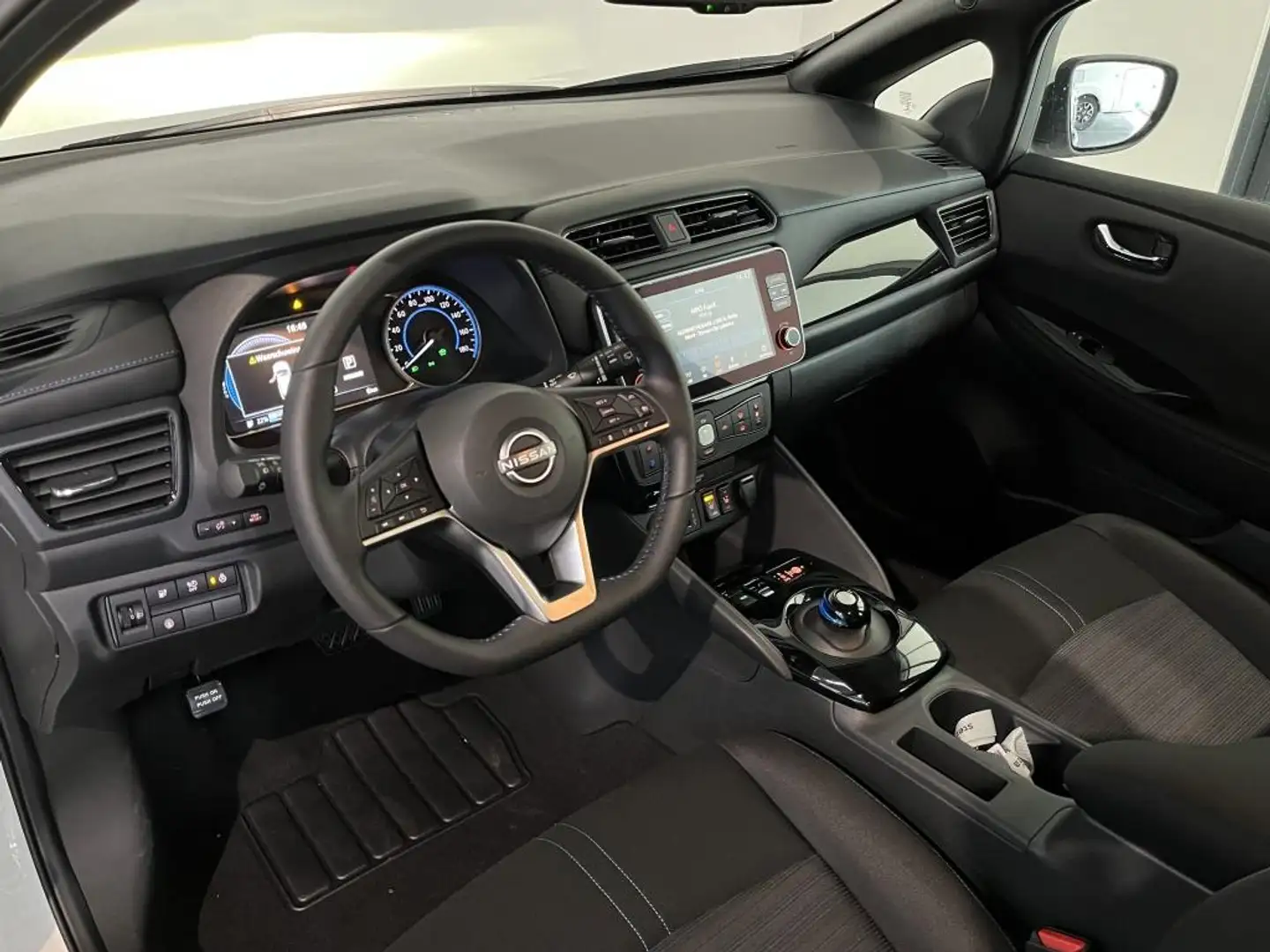 Nissan Leaf N-Connecta 39 kWh | 360 Camera | Navigatie | Stoel Alb - 2