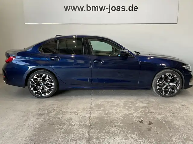 BMW 3 Series view 11