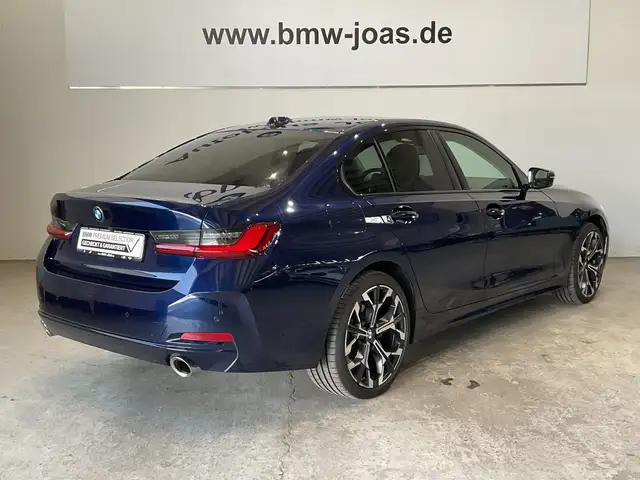 BMW 3 Series view 13