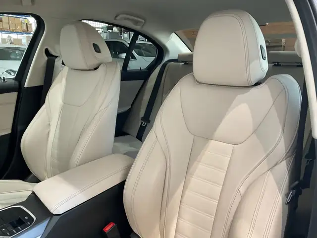 BMW 3 Series view 8