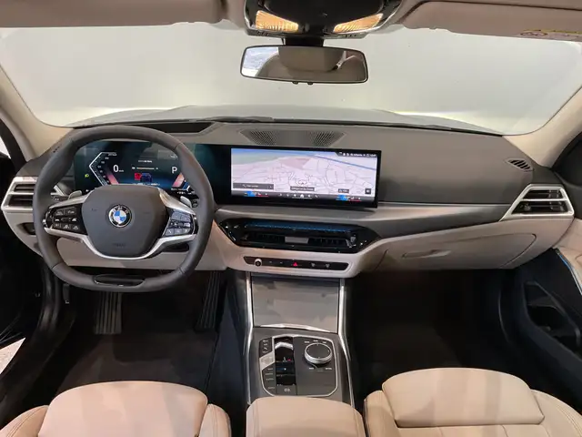 BMW 3 Series view 5