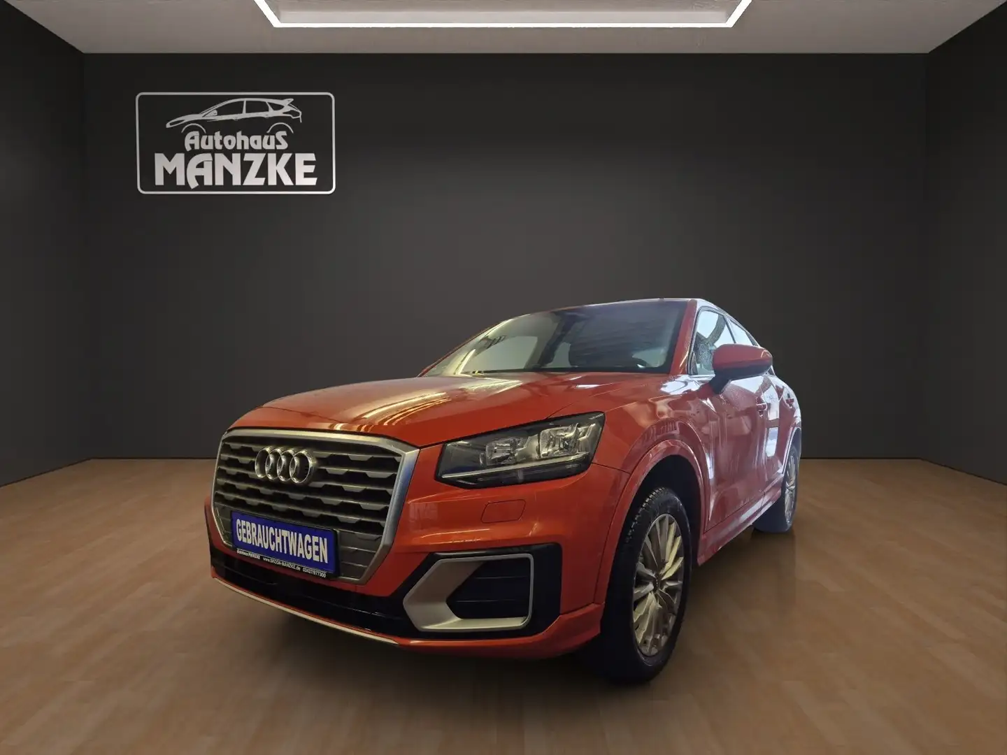 Audi Q2 35 TFSI design / 1.5TSI DSG / Navi / S-Line / elHK Portocaliu - 1