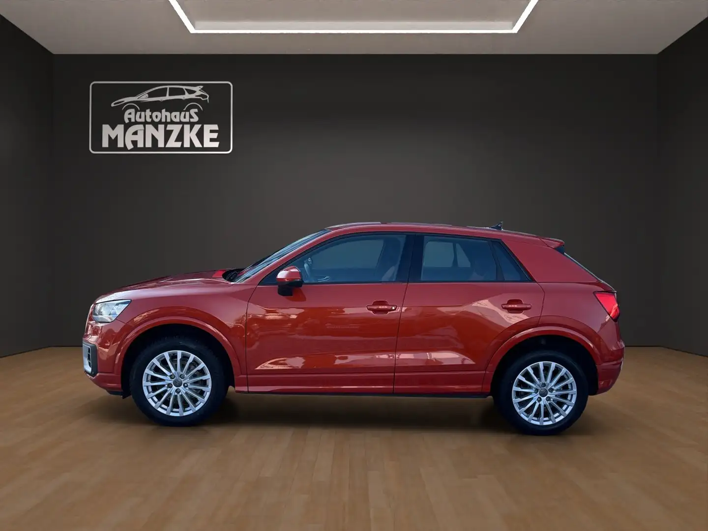 Audi Q2 35 TFSI design / 1.5TSI DSG / Navi / S-Line / elHK Portocaliu - 2