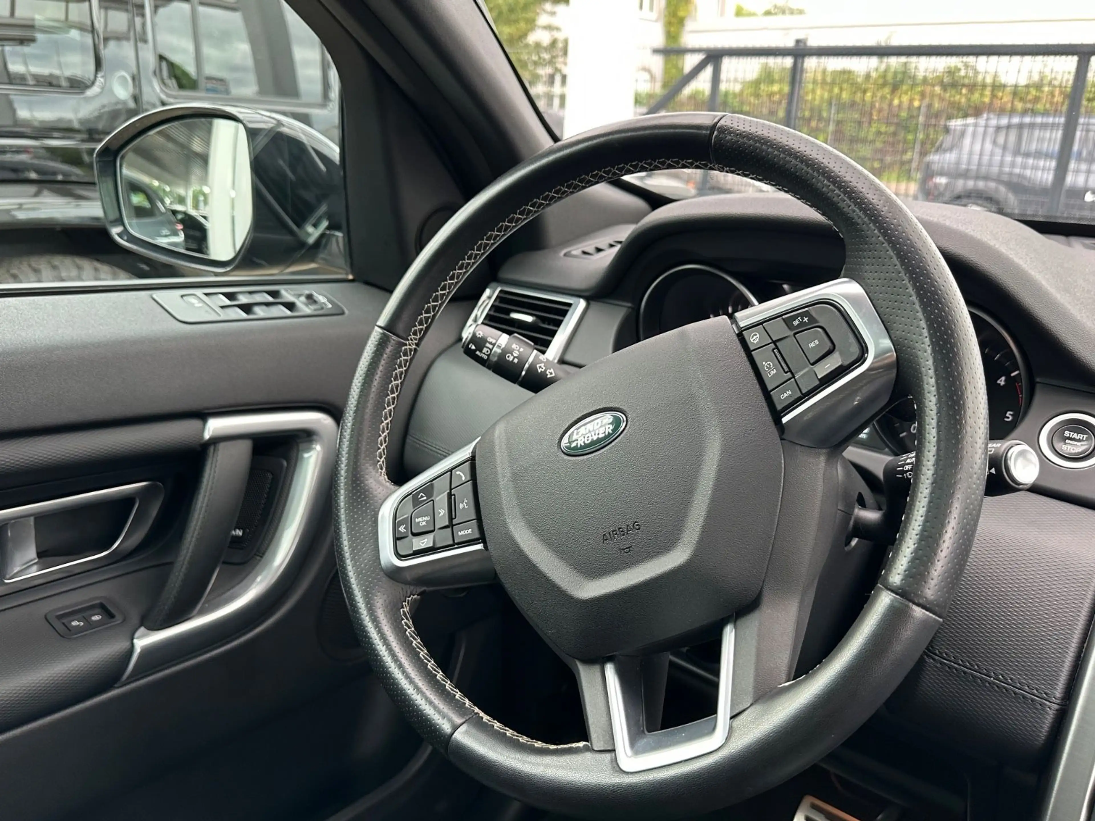 Land Rover Discovery Sport HSE*Hd-up*AHK*Leder*Pano*LED*80T — photo 6