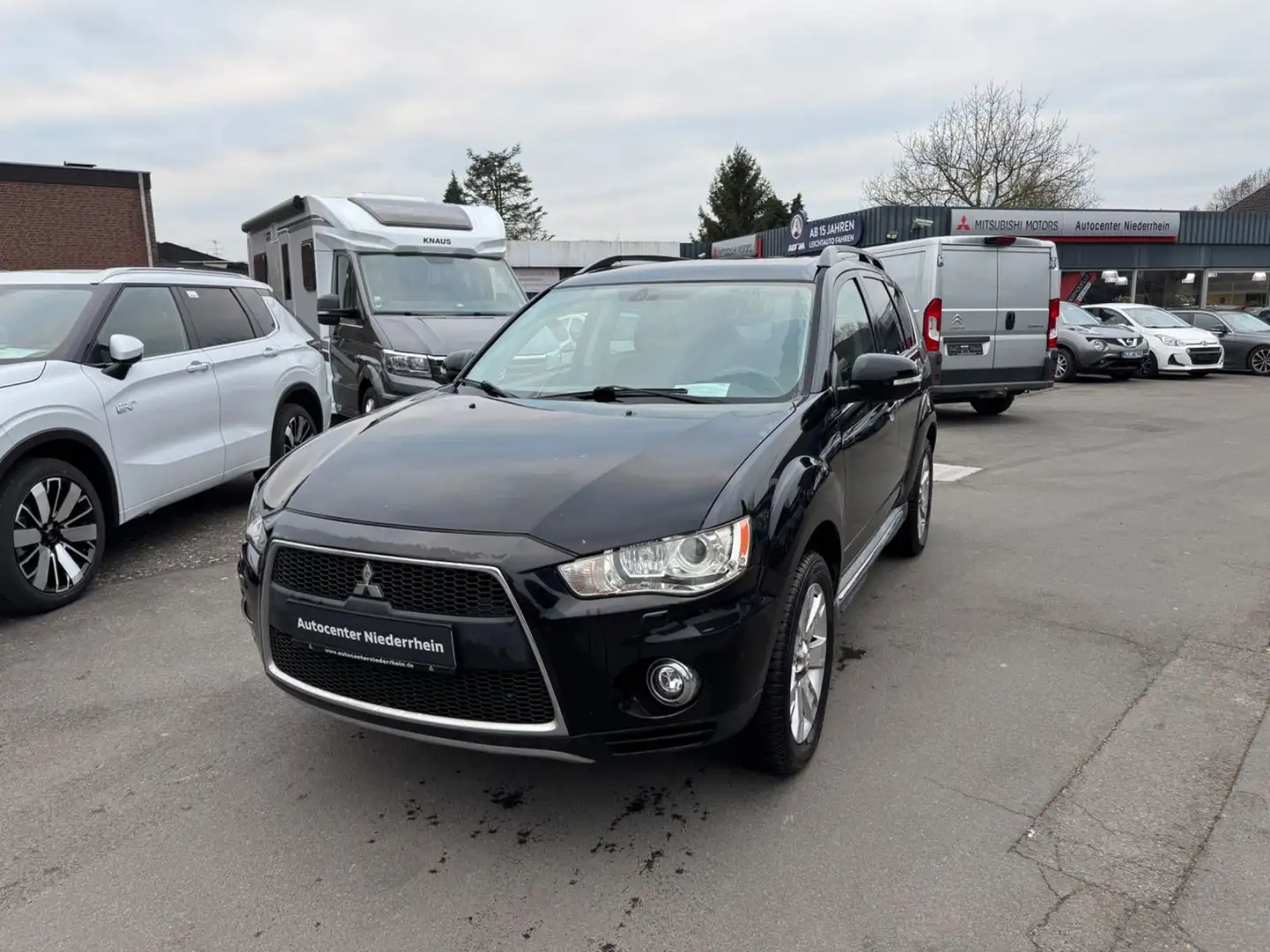 Mitsubishi Outlander Motion 2WD Schwarz - 1