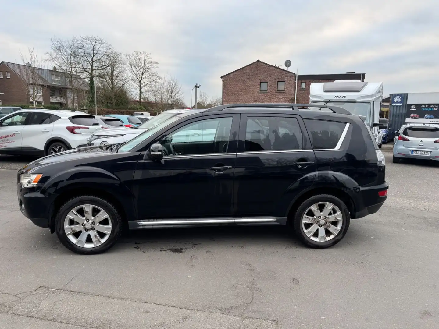 Mitsubishi Outlander Motion 2WD Schwarz - 2