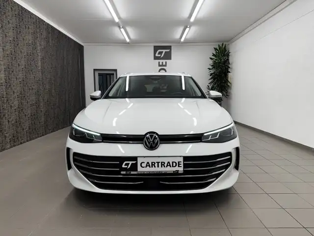 Volkswagen Passat view 3