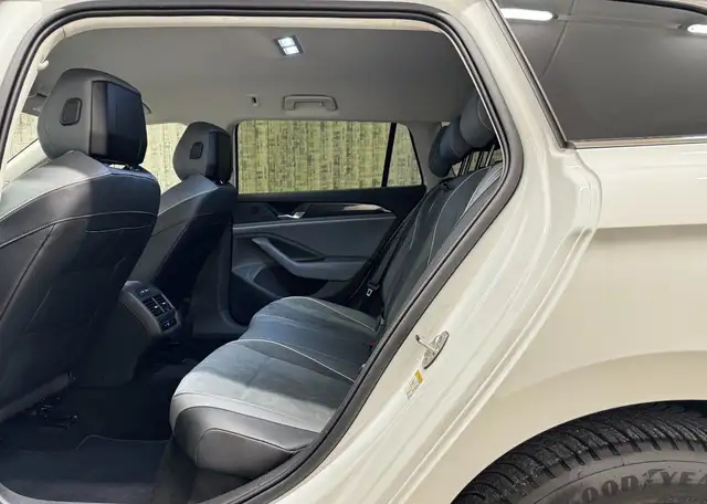 Volkswagen Passat view 12