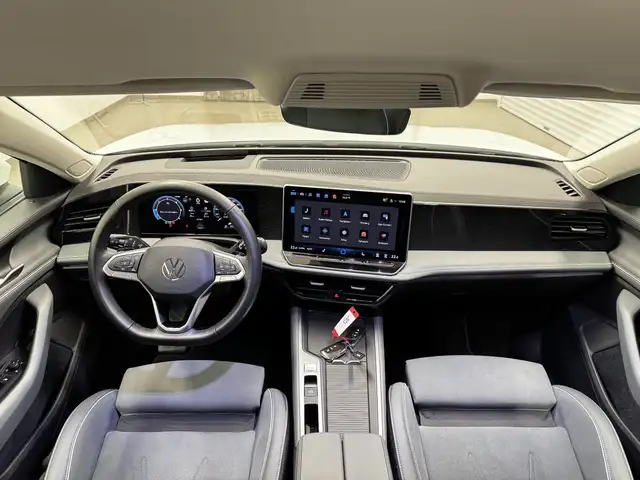 Volkswagen Passat view 13