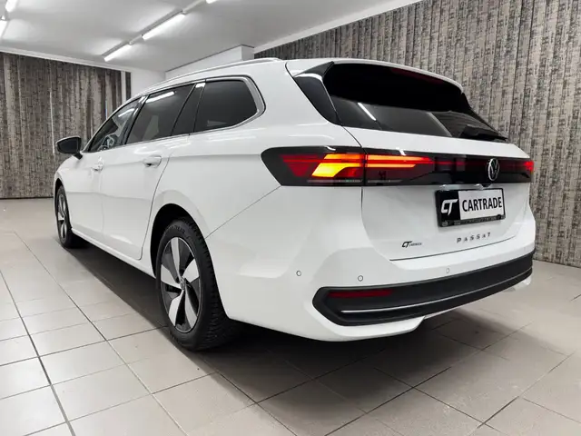 Volkswagen Passat view 6