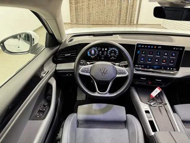 Volkswagen Passat view 14