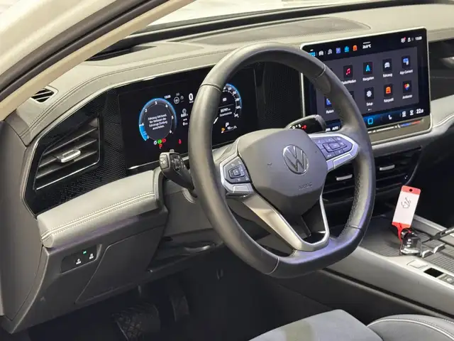 Volkswagen Passat view 11