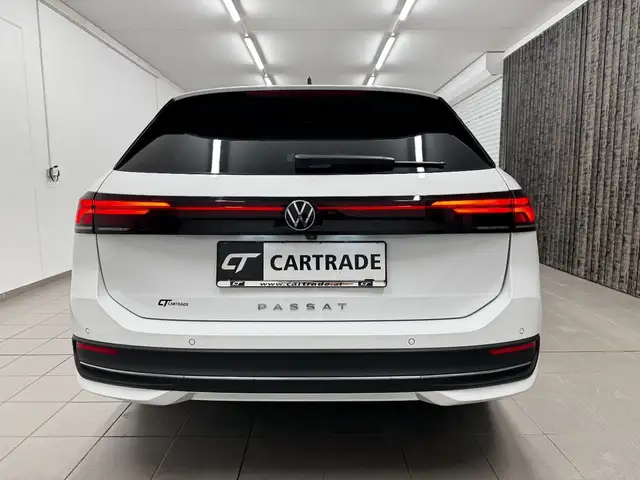 Volkswagen Passat view 8