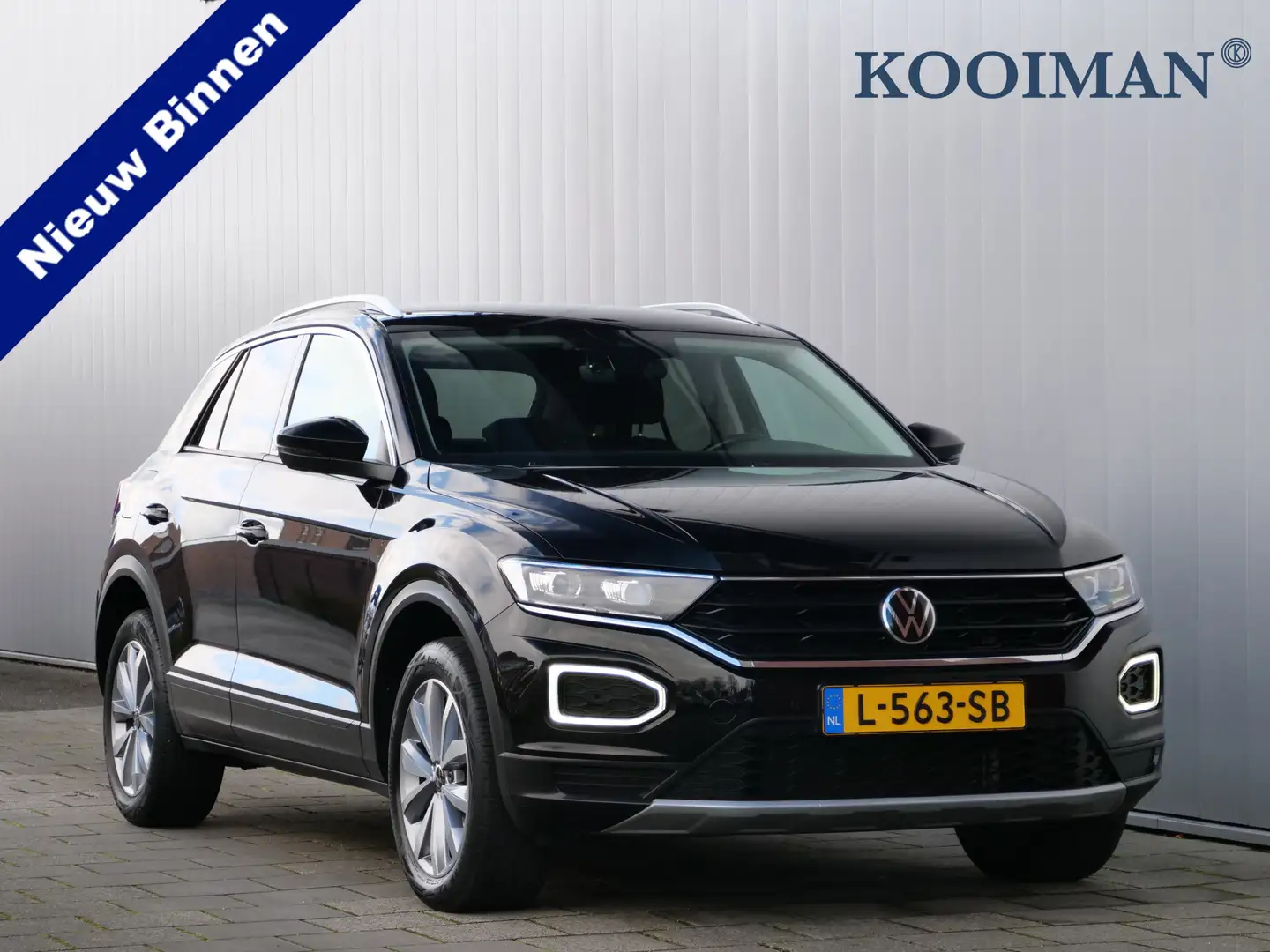 Volkswagen T-Roc 1.5 TSI Sport 150 Pk Automaat Navi / DAB / Camera Zwart - 1