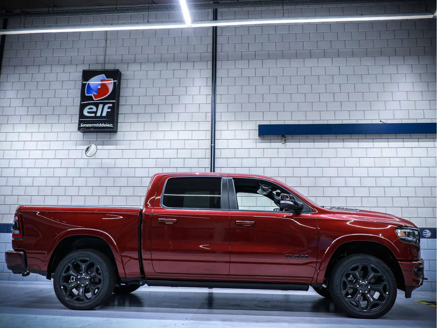 Dodge RAM 1500 Crew Cab Limited Night Edition 12" | Luchtver Rot - 2
