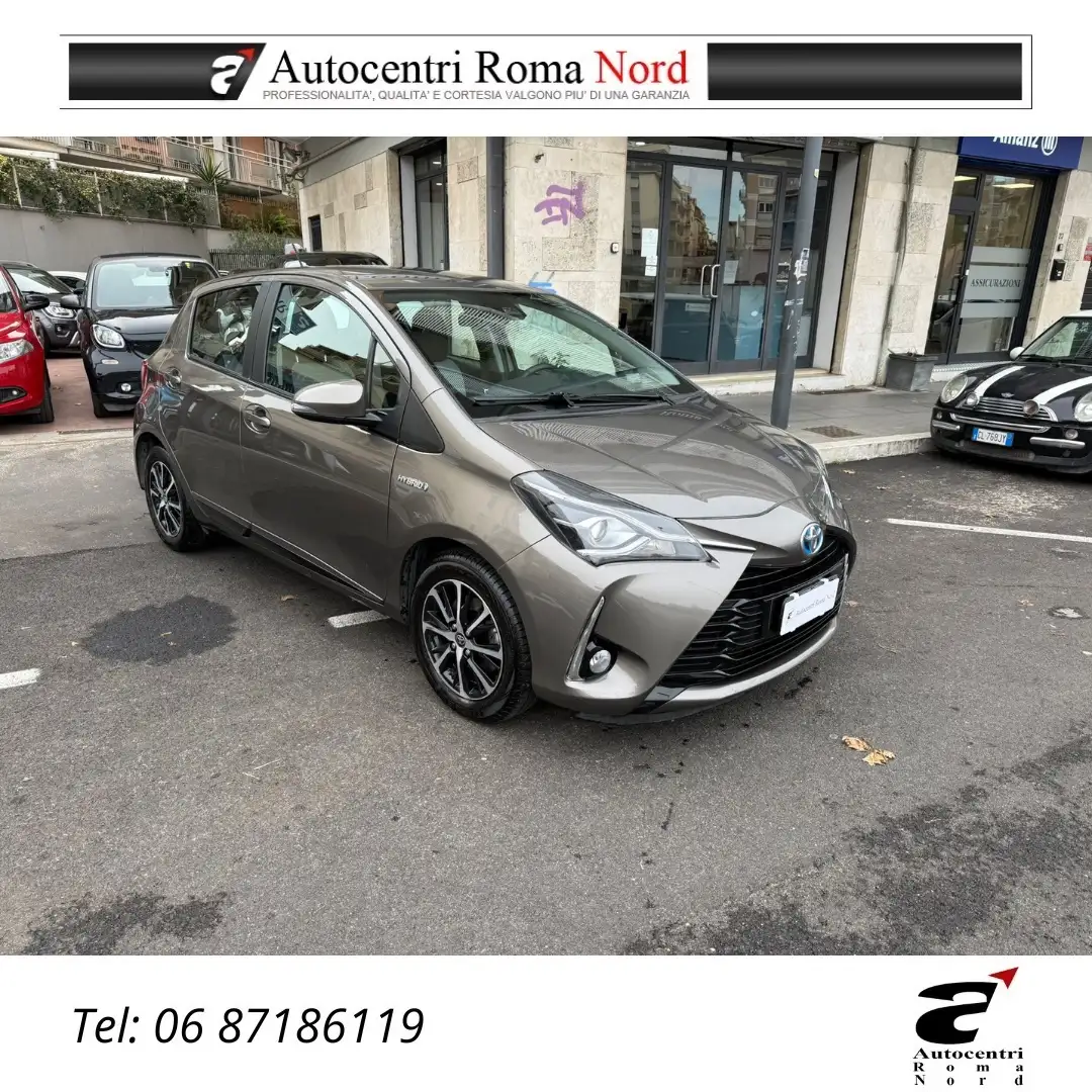 Toyota Yaris 5p 1.5h Business Grau - 1