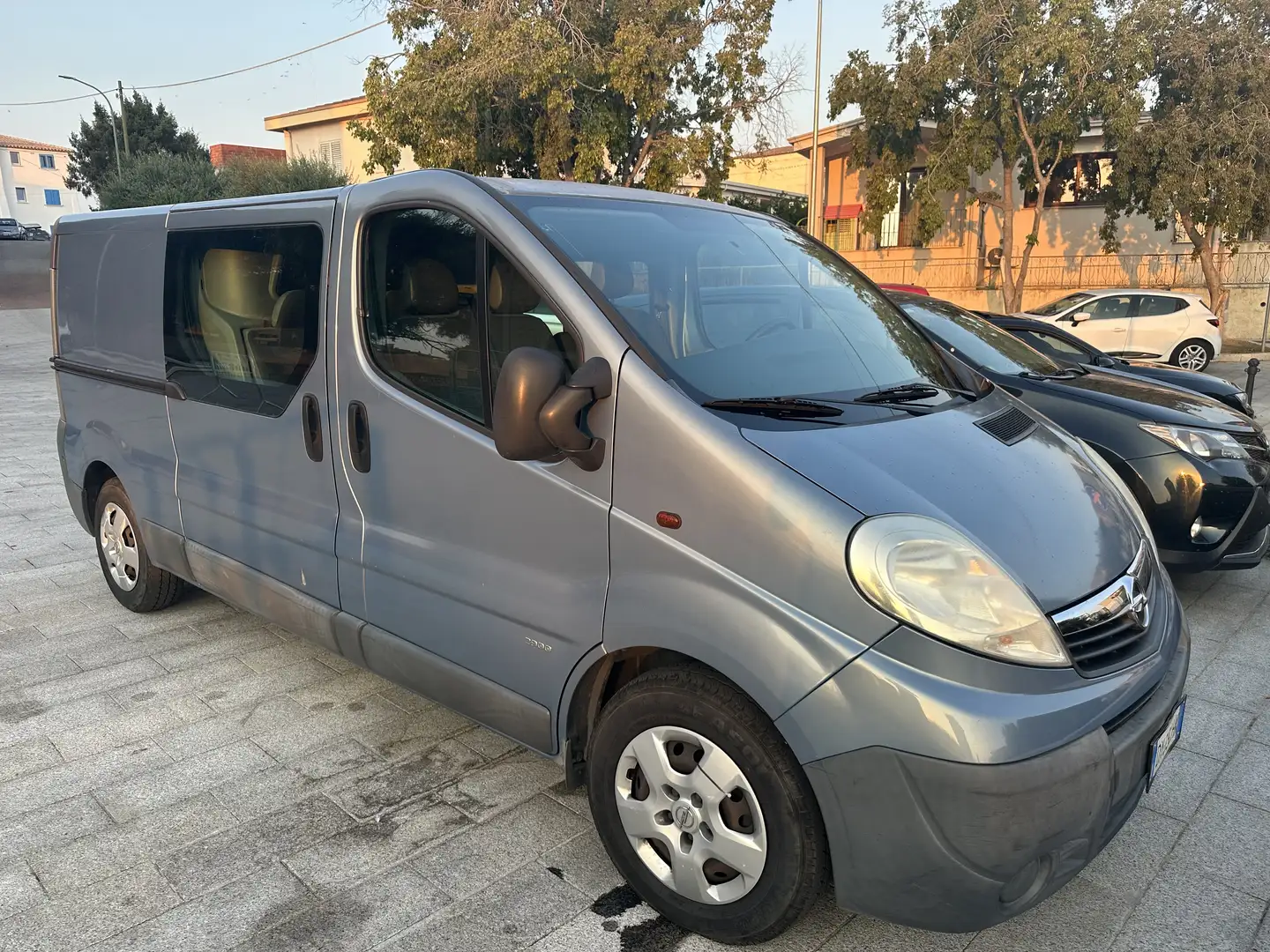 Opel Vivaro 6 posti con vano carico - 1