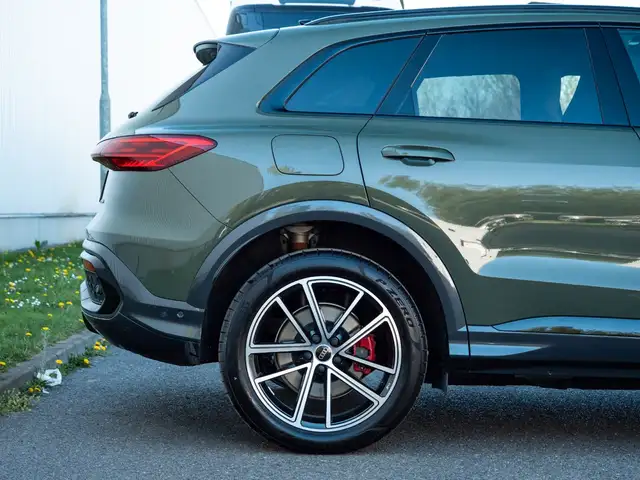 Audi Q5 view 9