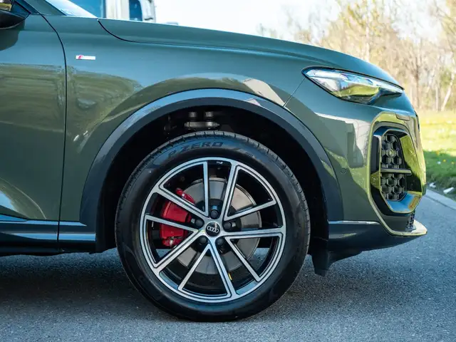 Audi Q5 view 10