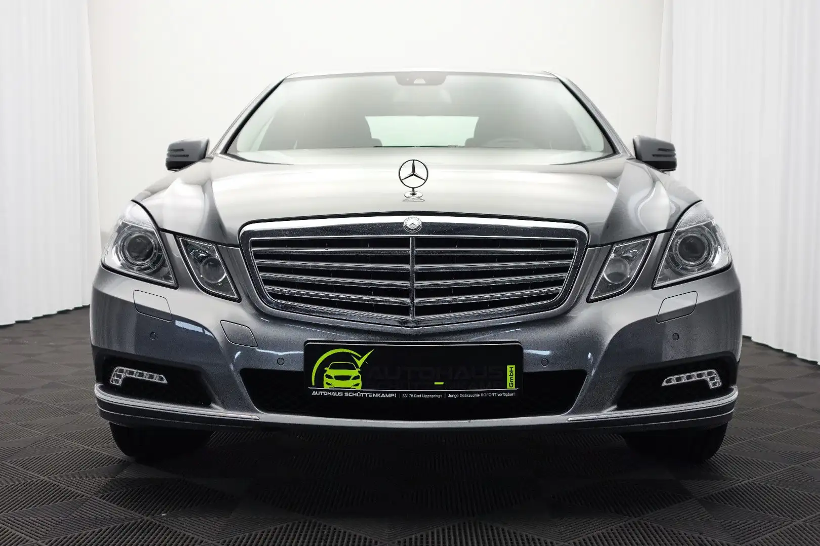 Mercedes-Benz E 250 CGI BE SCHIEBEDACH+PDC V u. H+SRuWR Grey - 2