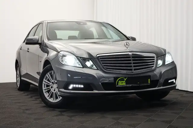 Mercedes-Benz E 250 CGI BE SCHIEBEDACH+PDC V u. H+SRuWR