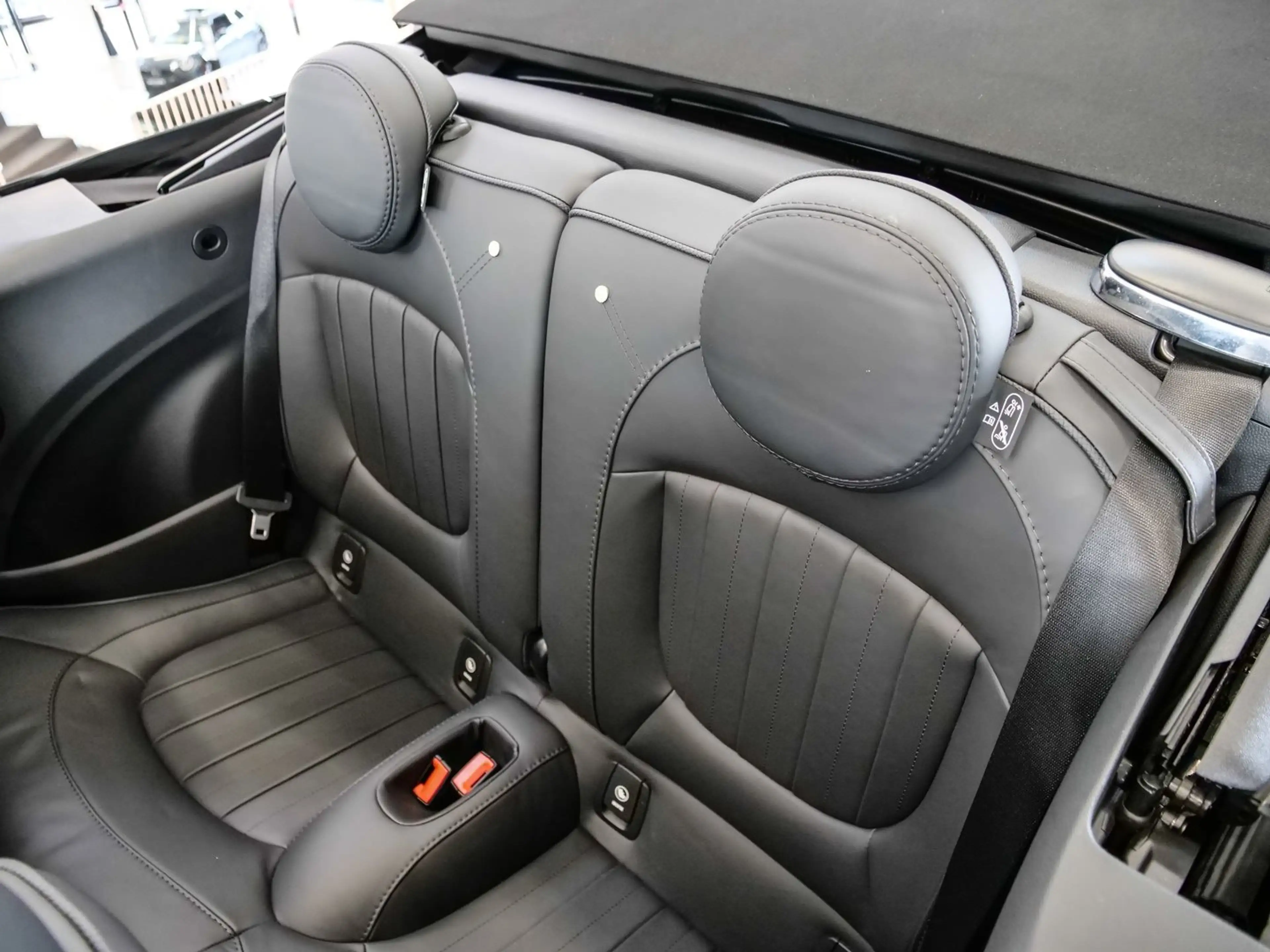 MINI Cooper S Cabrio Cooper S YOUNIQUE Trim Aut Nav LED PDChi Komfzg — photo 10