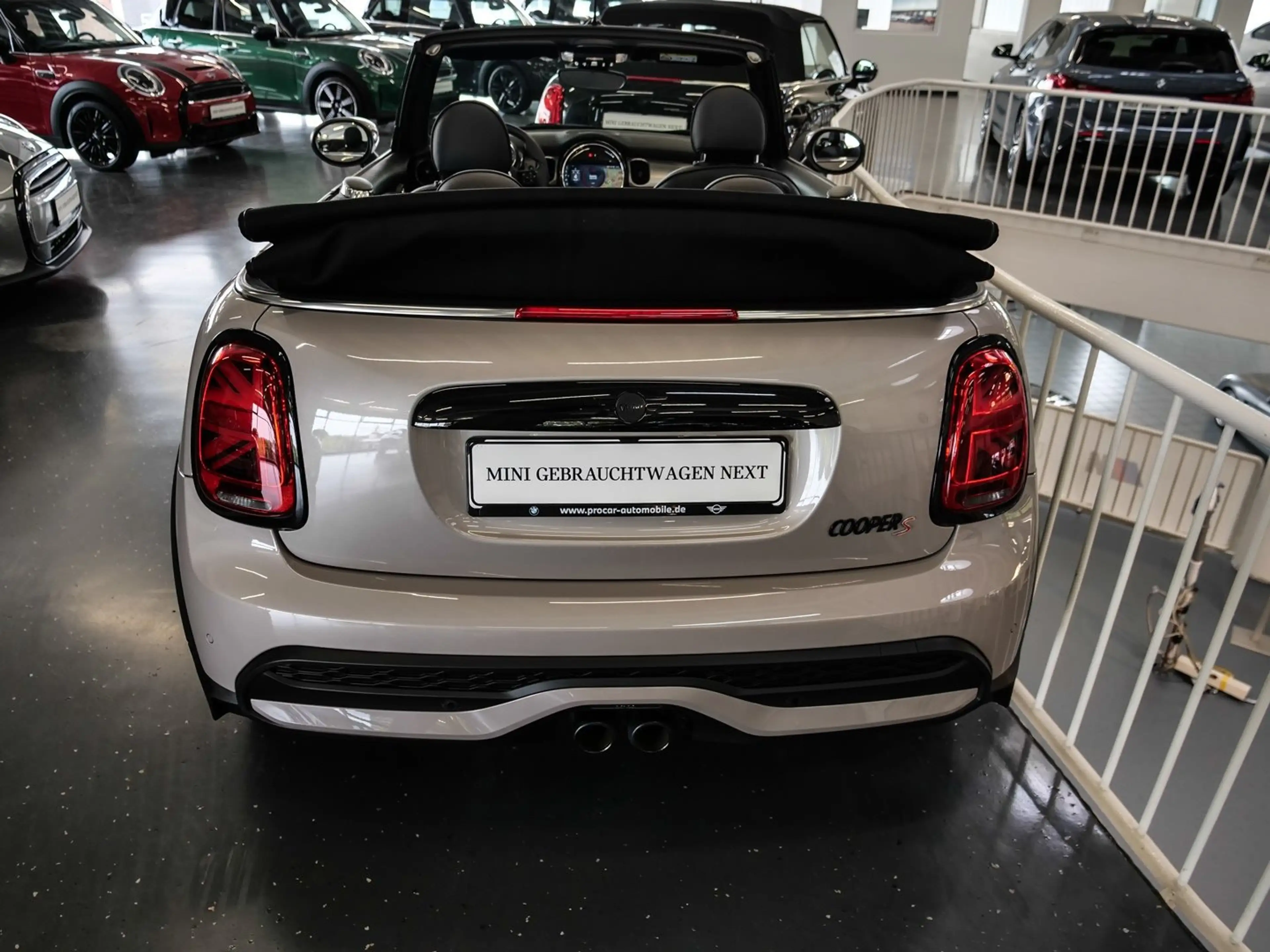 MINI Cooper S Cabrio Cooper S YOUNIQUE Trim Aut Nav LED PDChi Komfzg — photo 5