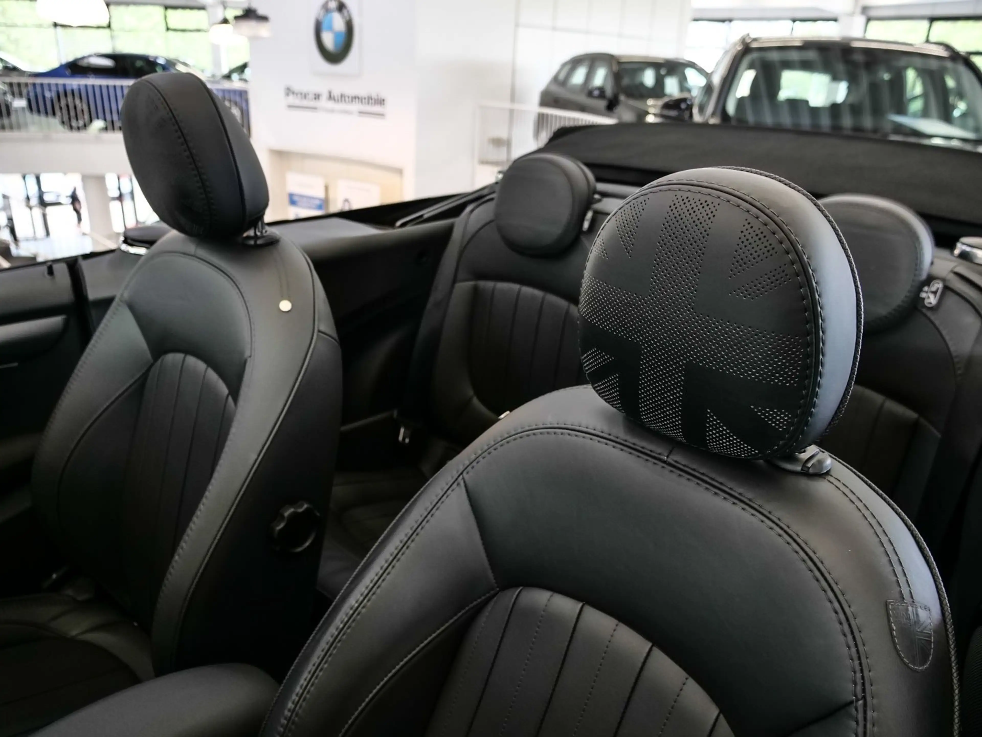 MINI Cooper S Cabrio Cooper S YOUNIQUE Trim Aut Nav LED PDChi Komfzg — photo 9