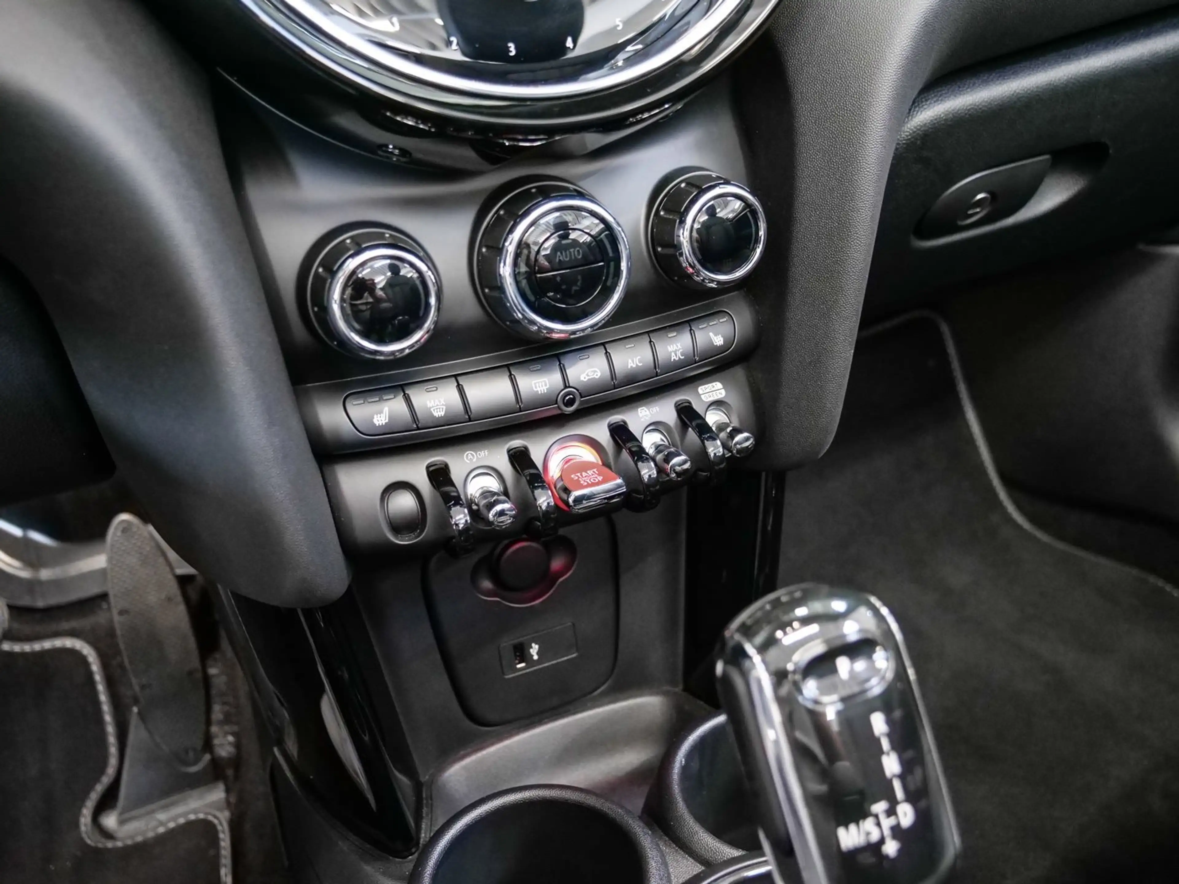 MINI Cooper S Cabrio Cooper S YOUNIQUE Trim Aut Nav LED PDChi Komfzg — photo 14