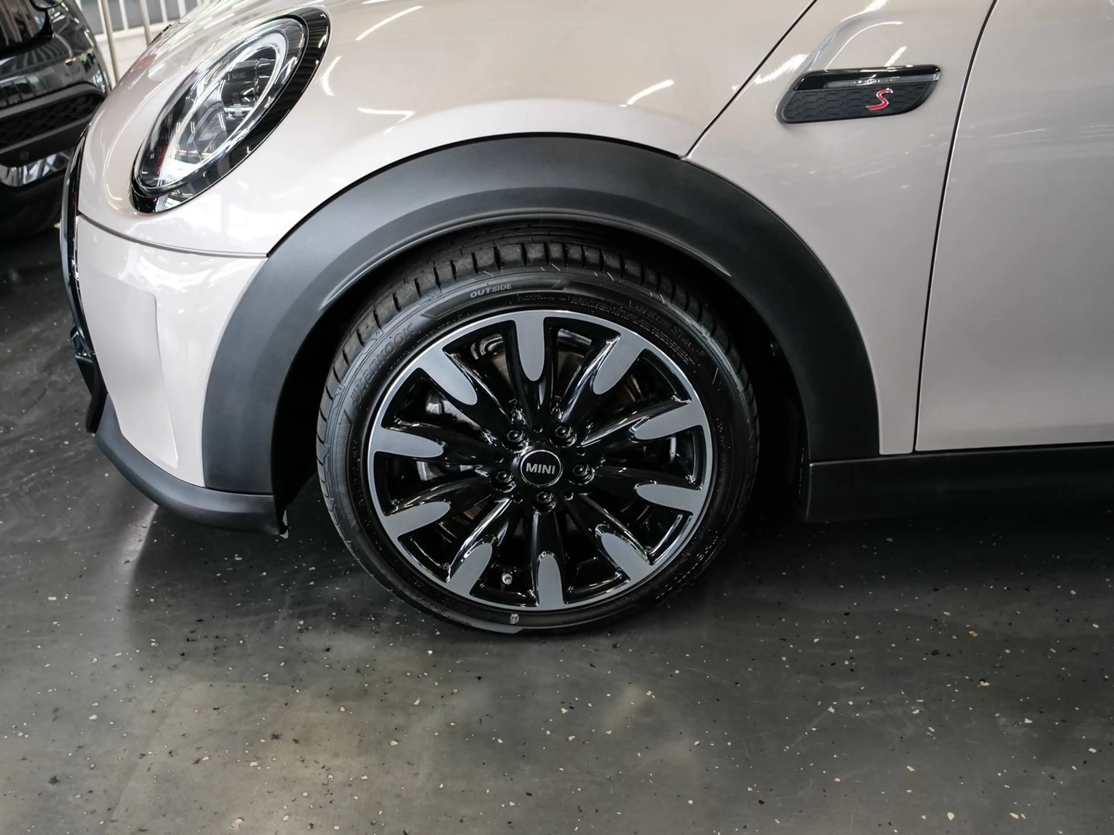 MINI Cooper S Cabrio Cooper S YOUNIQUE Trim Aut Nav LED PDChi Komfzg — photo 6
