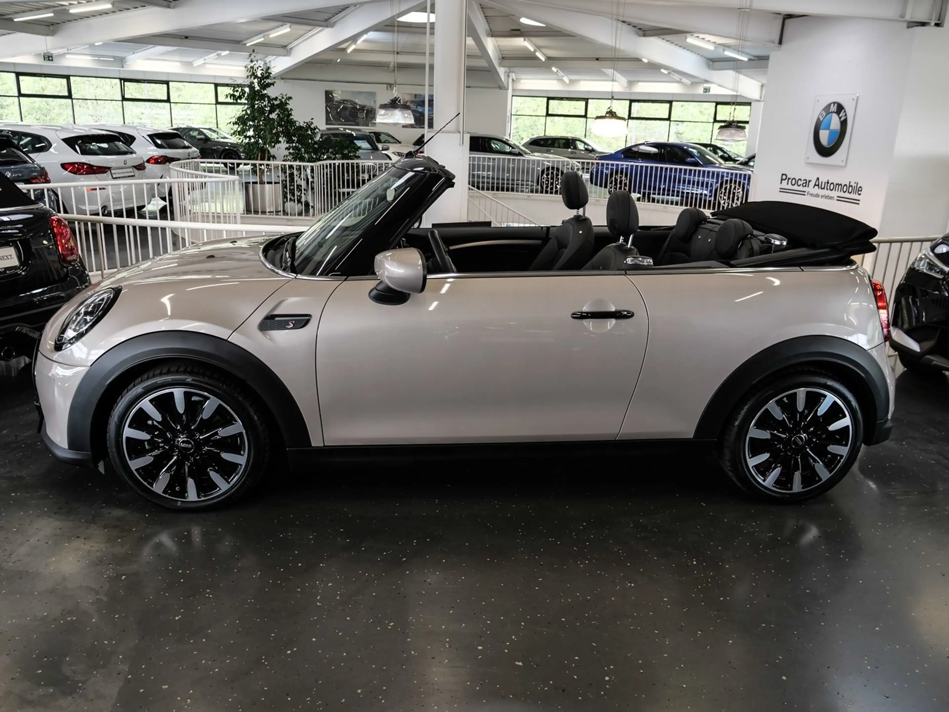 MINI Cooper S Cabrio Cooper S YOUNIQUE Trim Aut Nav LED PDChi Komfzg — photo 4