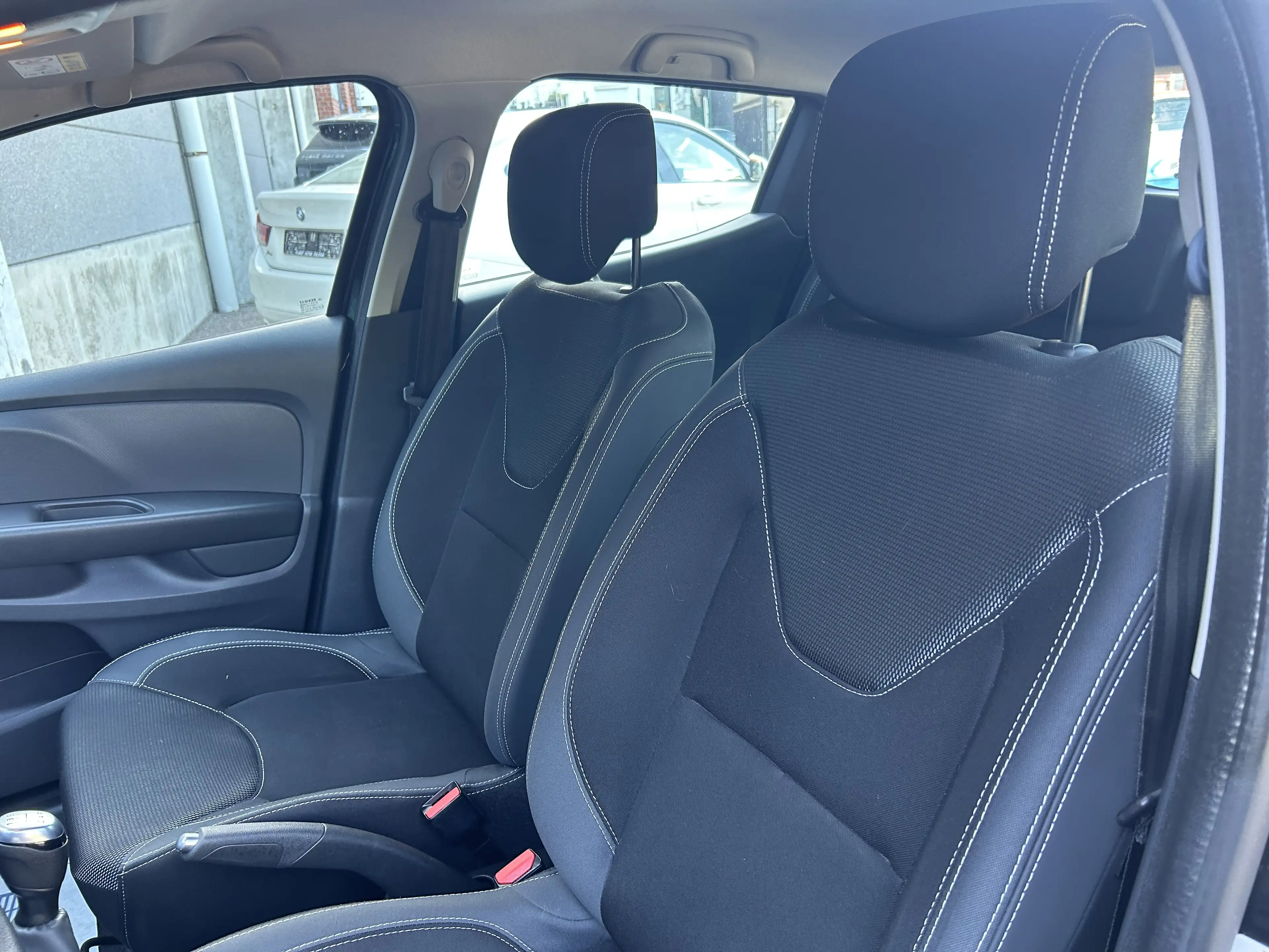 Renault Clio 1.2i 5 PORTES AIRCO BLUETOOTH GPS GARANTIE 12 MOI — photo 13