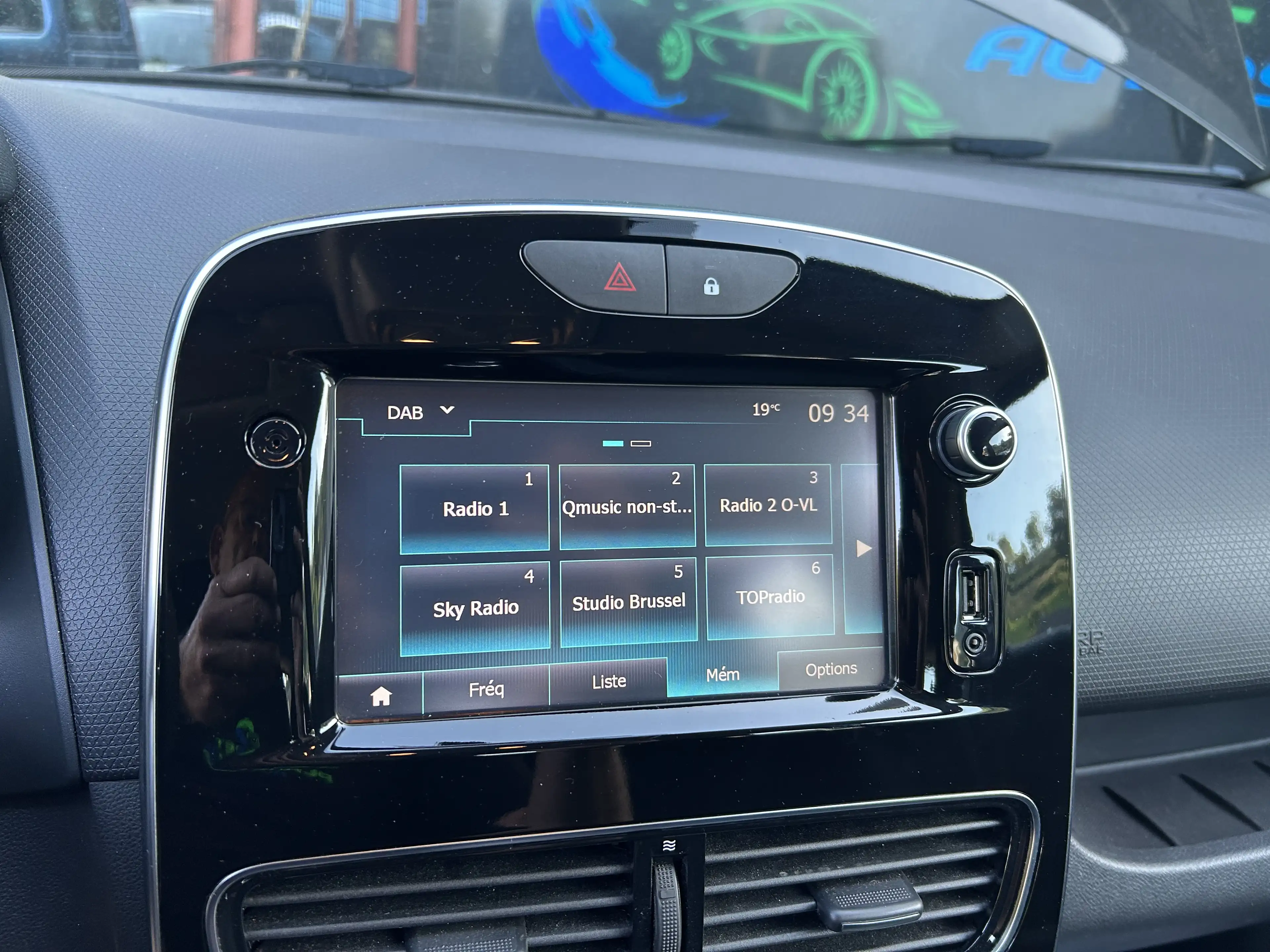 Renault Clio 1.2i 5 PORTES AIRCO BLUETOOTH GPS GARANTIE 12 MOI — photo 10