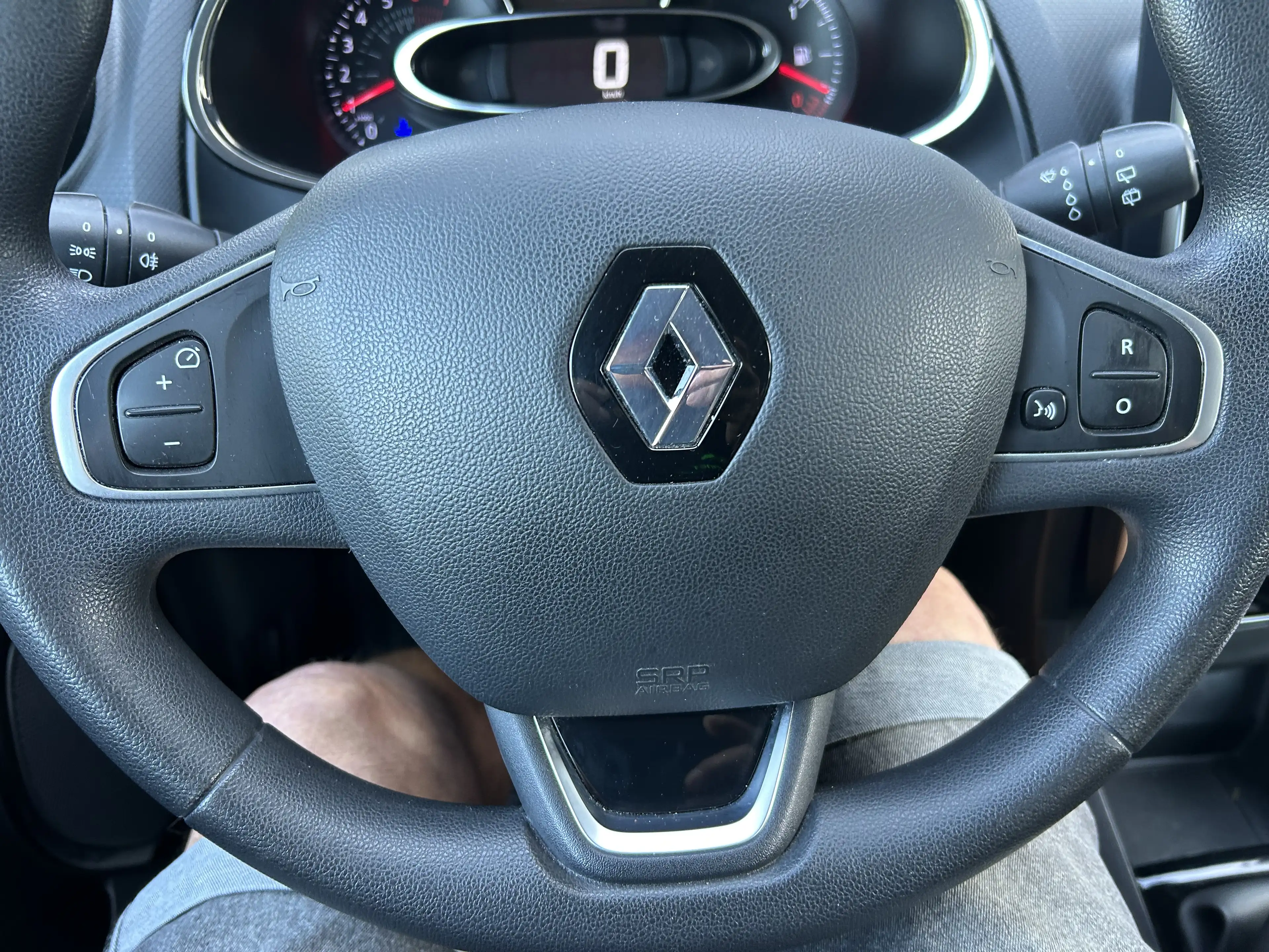 Renault Clio 1.2i 5 PORTES AIRCO BLUETOOTH GPS GARANTIE 12 MOI — photo 7