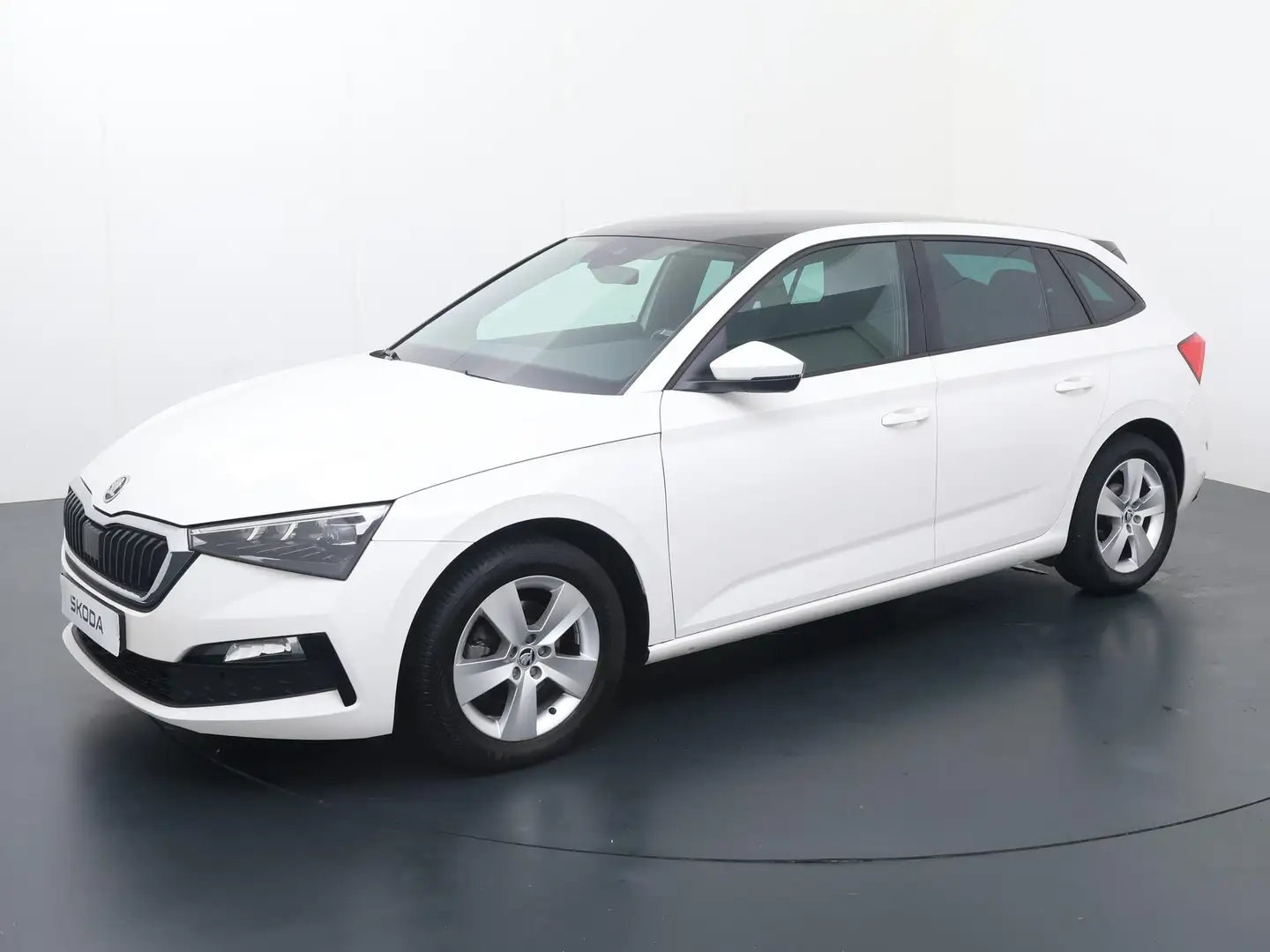 Skoda Scala 1.5 TSI Sport Business 150 PK DSG | Panodak | Trek Weiß - 1