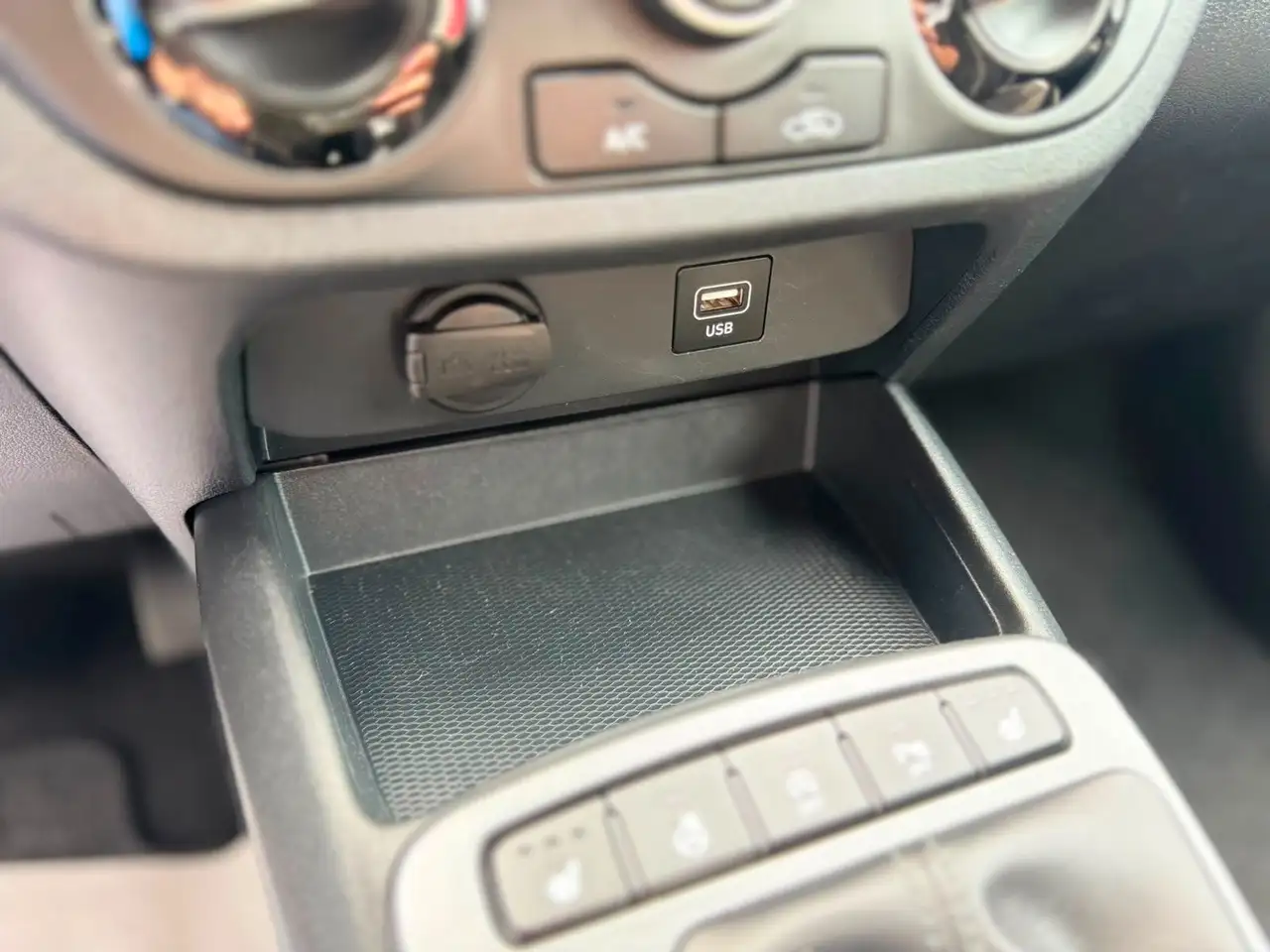 Hyundai i10 1,2 AT NAVI/CAM/PDC/SHZ/LHZ/4SEASON/GARANTIE, миниатюра 15