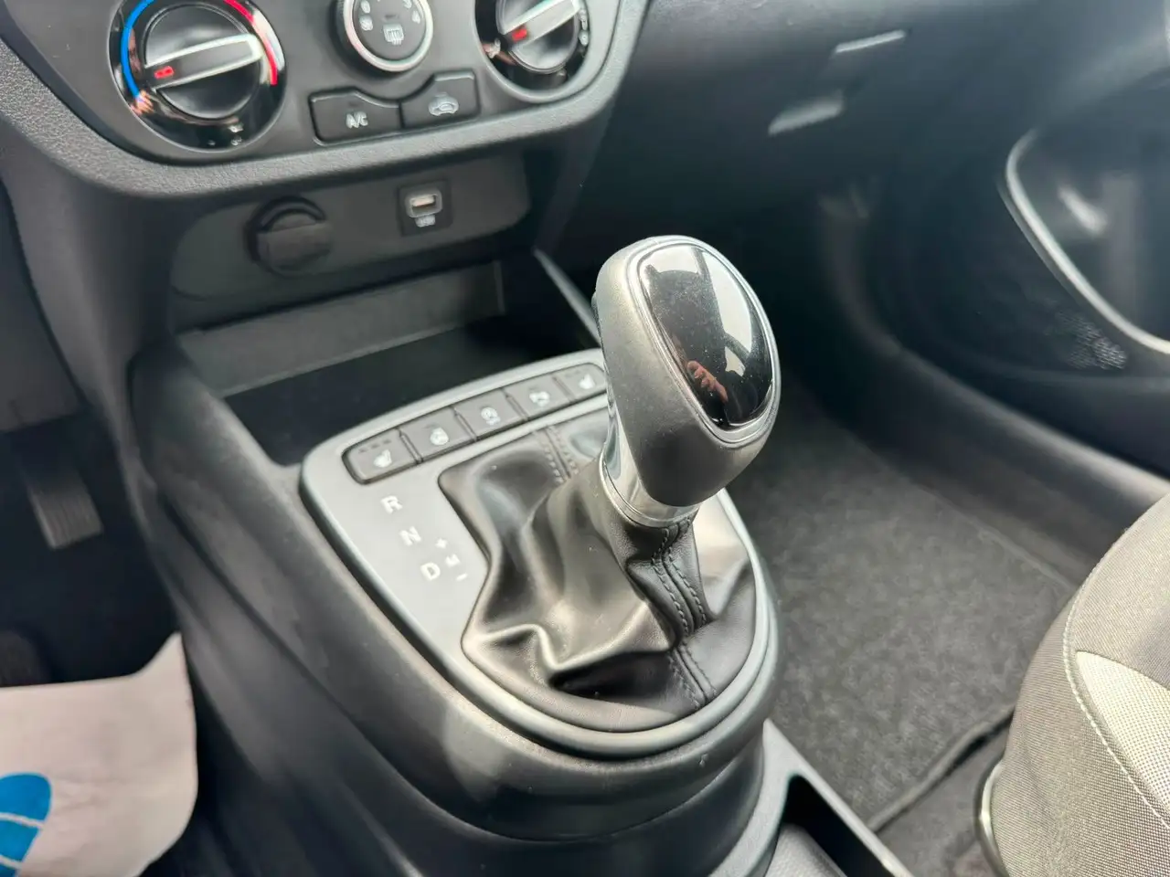 Hyundai i10 1,2 AT NAVI/CAM/PDC/SHZ/LHZ/4SEASON/GARANTIE, миниатюра 16