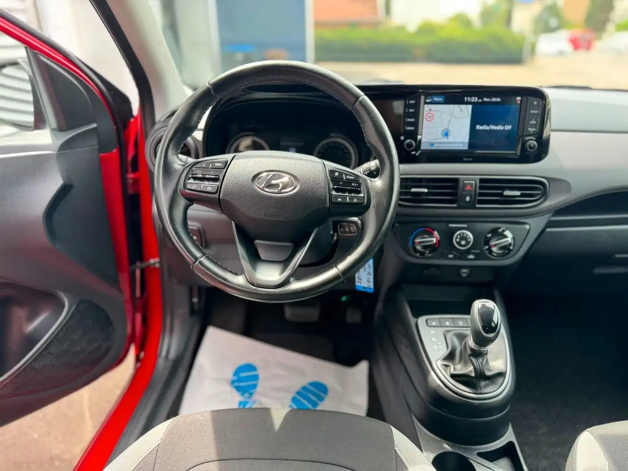 Hyundai i10 1,2 AT NAVI/CAM/PDC/SHZ/LHZ/4SEASON/GARANTIE, миниатюра 7