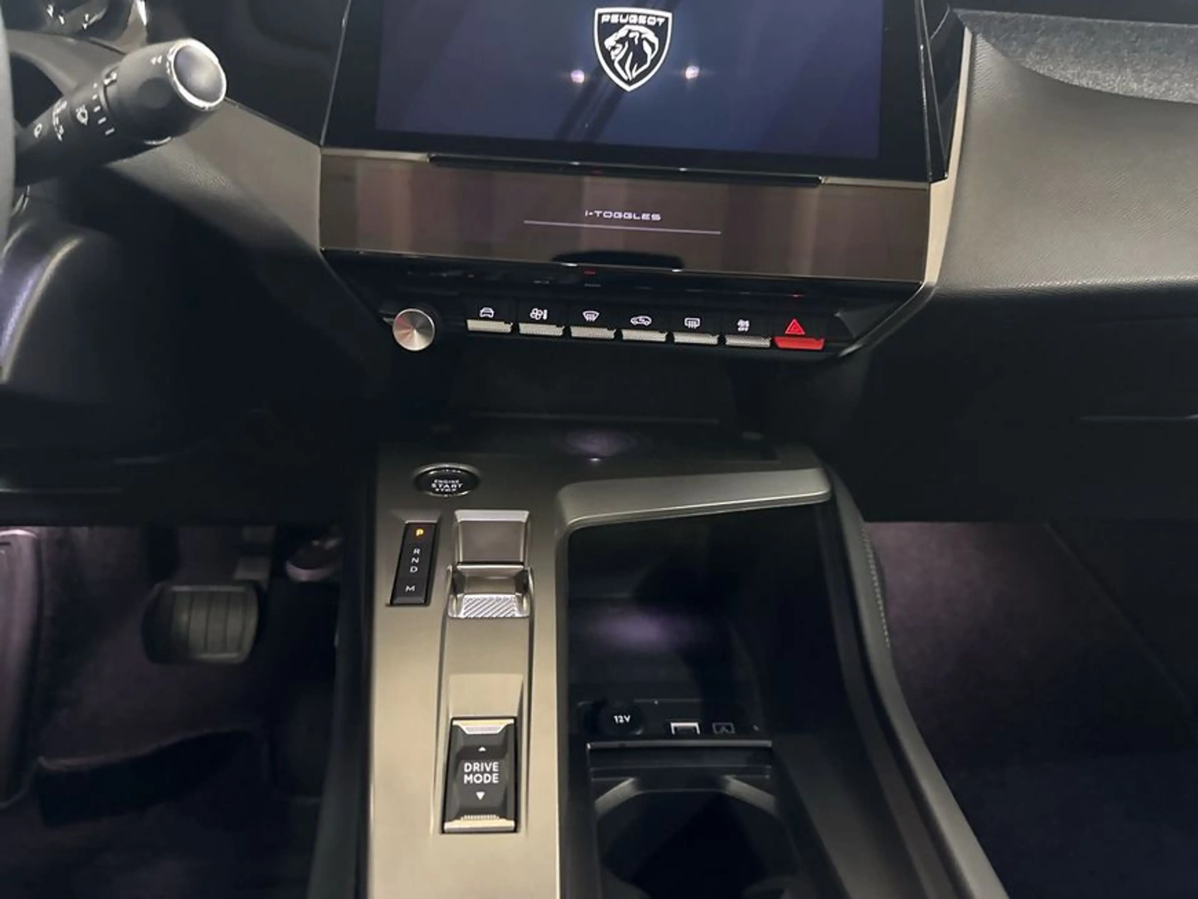 Peugeot 408 PureTech 130 EAT8 Allure — photo 14