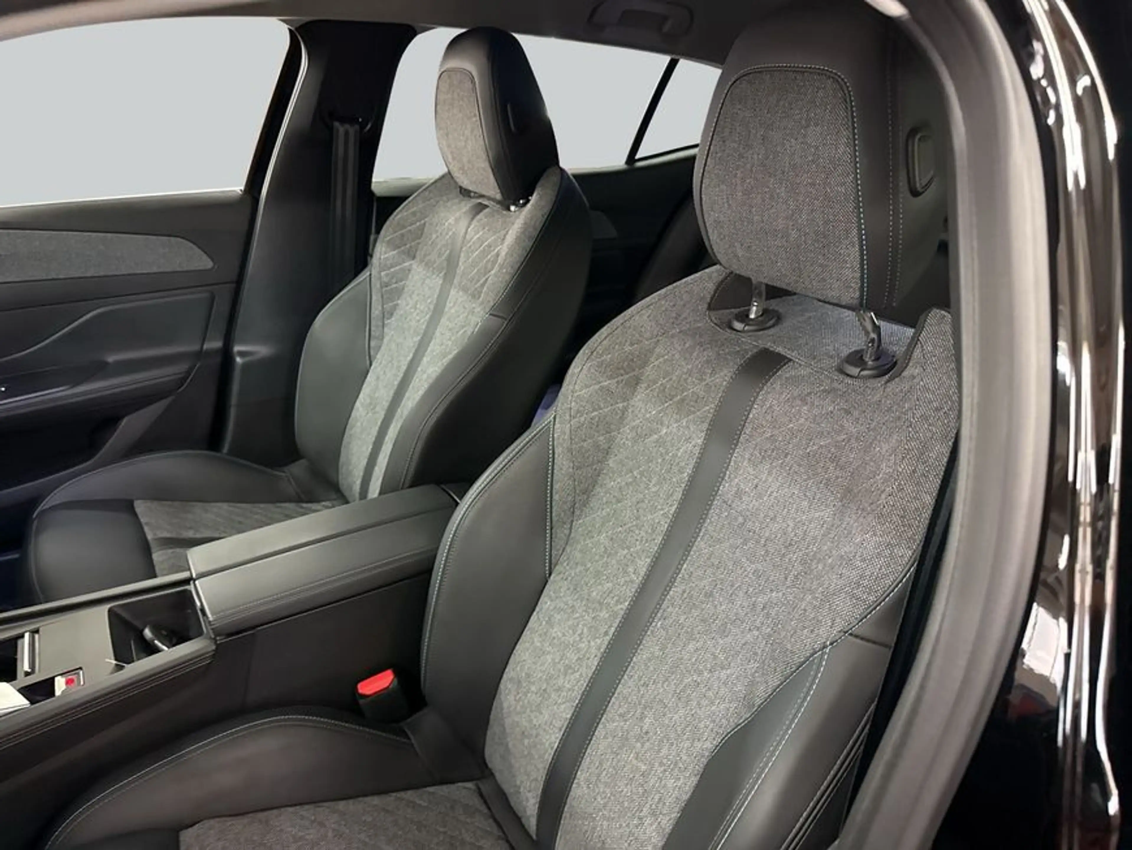 Peugeot 408 PureTech 130 EAT8 Allure — photo 10