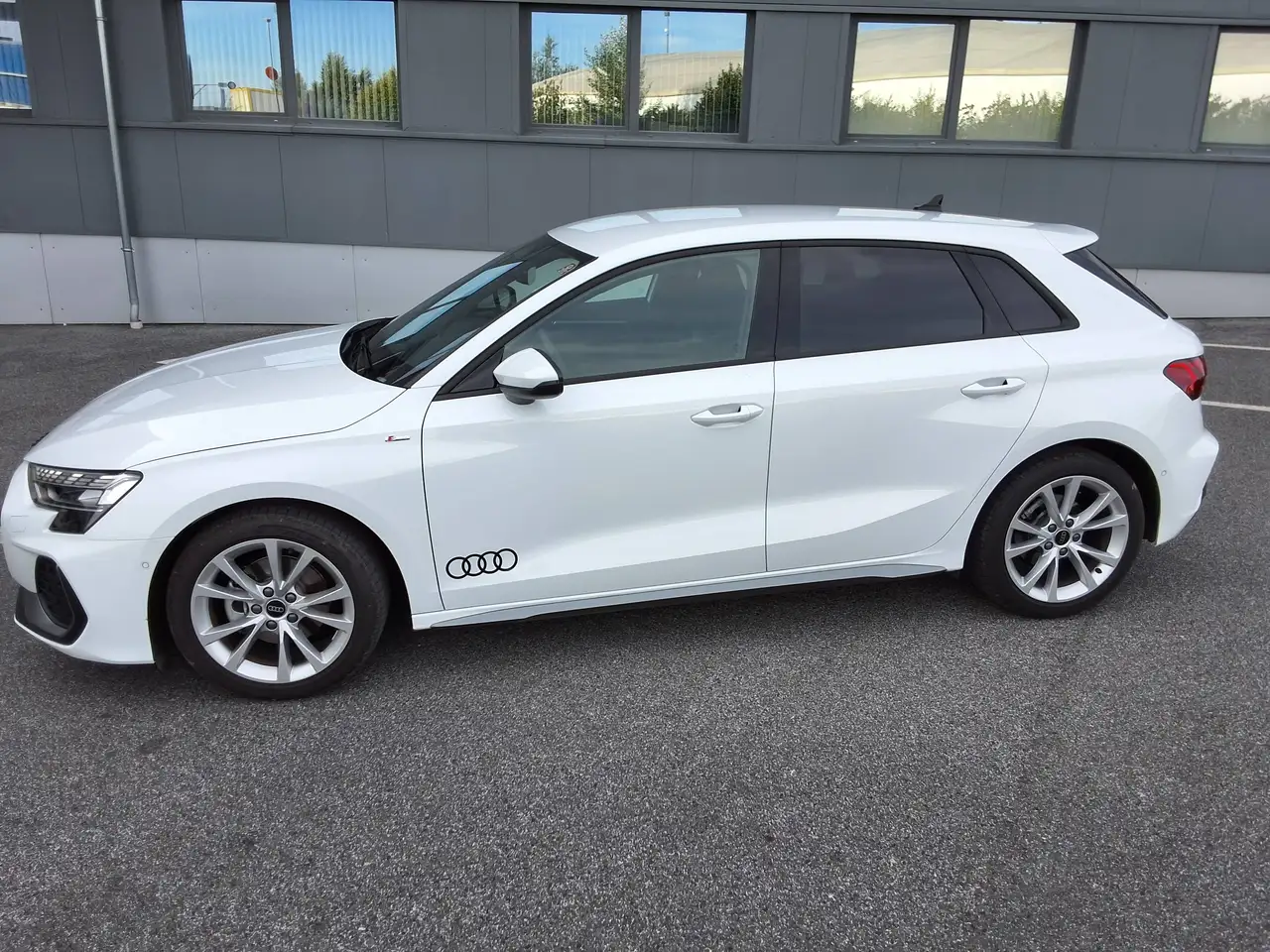 Audi A3 A3 SB 30 TDI S-Line, Matrix, Sportfahrwerk, Navi, Distanzregelung, Anhängekupplung, Sportsitze u.v.m. — photo 1 of 28