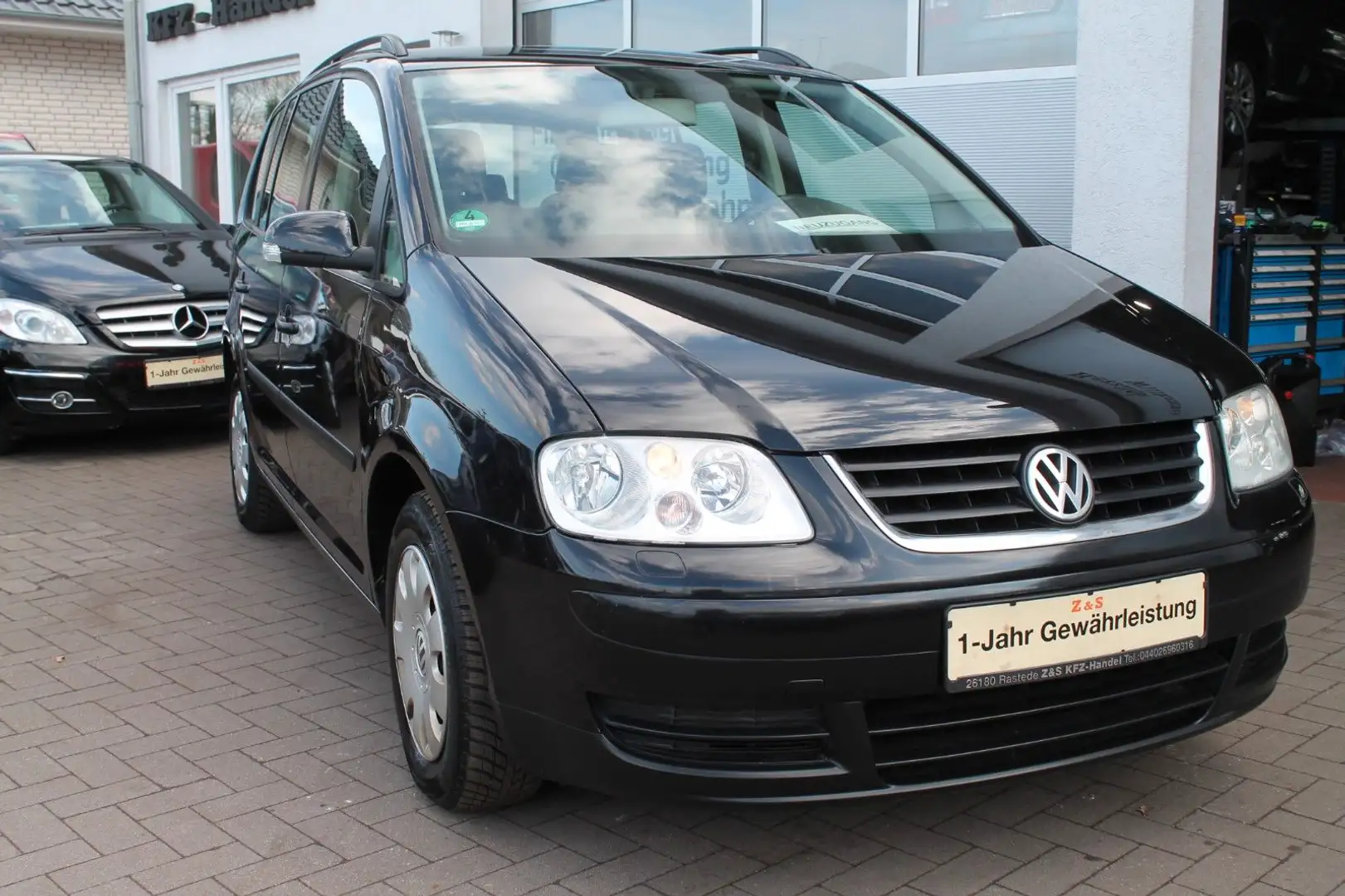 Volkswagen Touran 1.6 Basis *TÜV-NEU* Schwarz - 1
