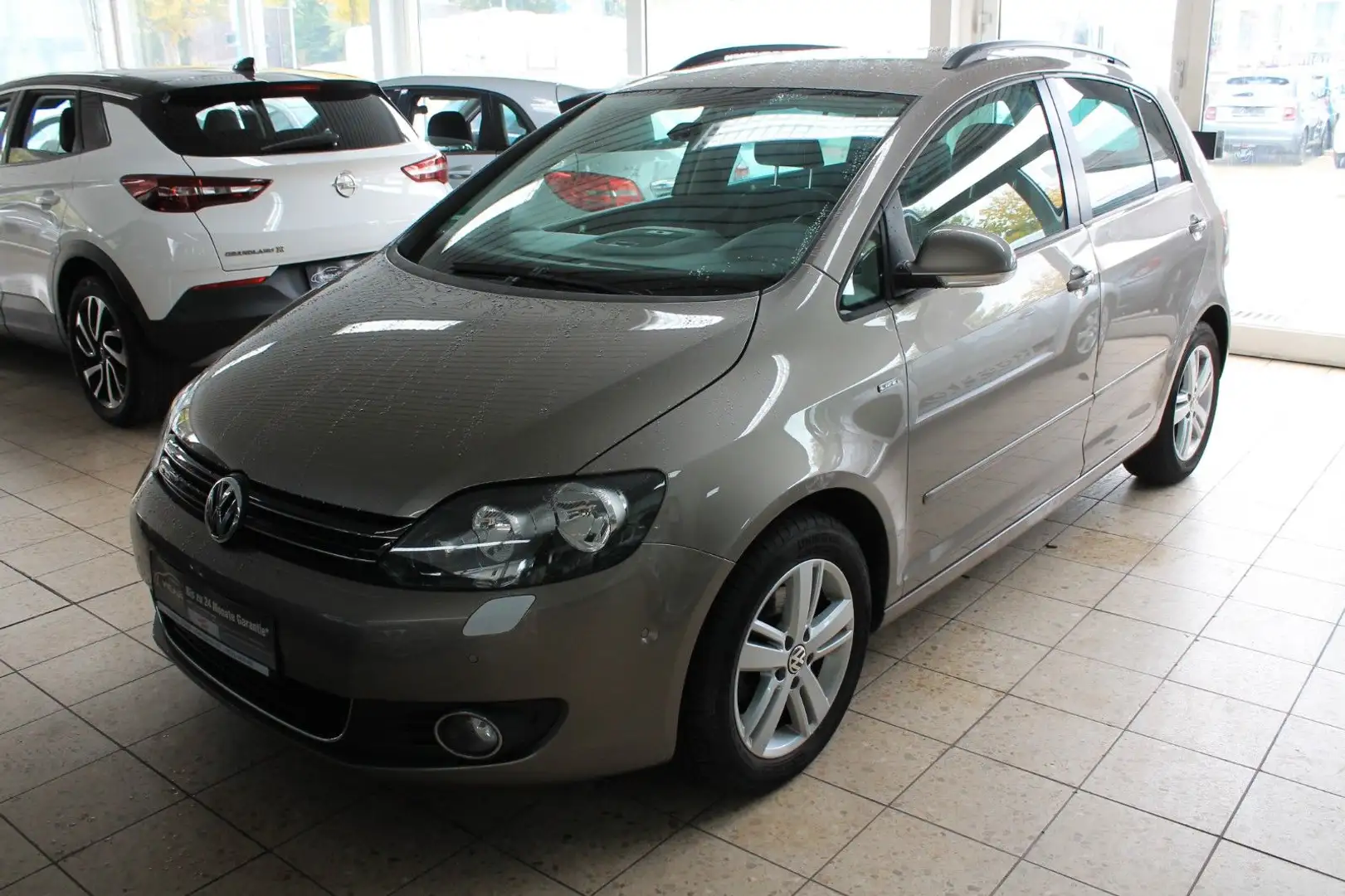 Volkswagen Golf Plus / LIFE Braun - 1