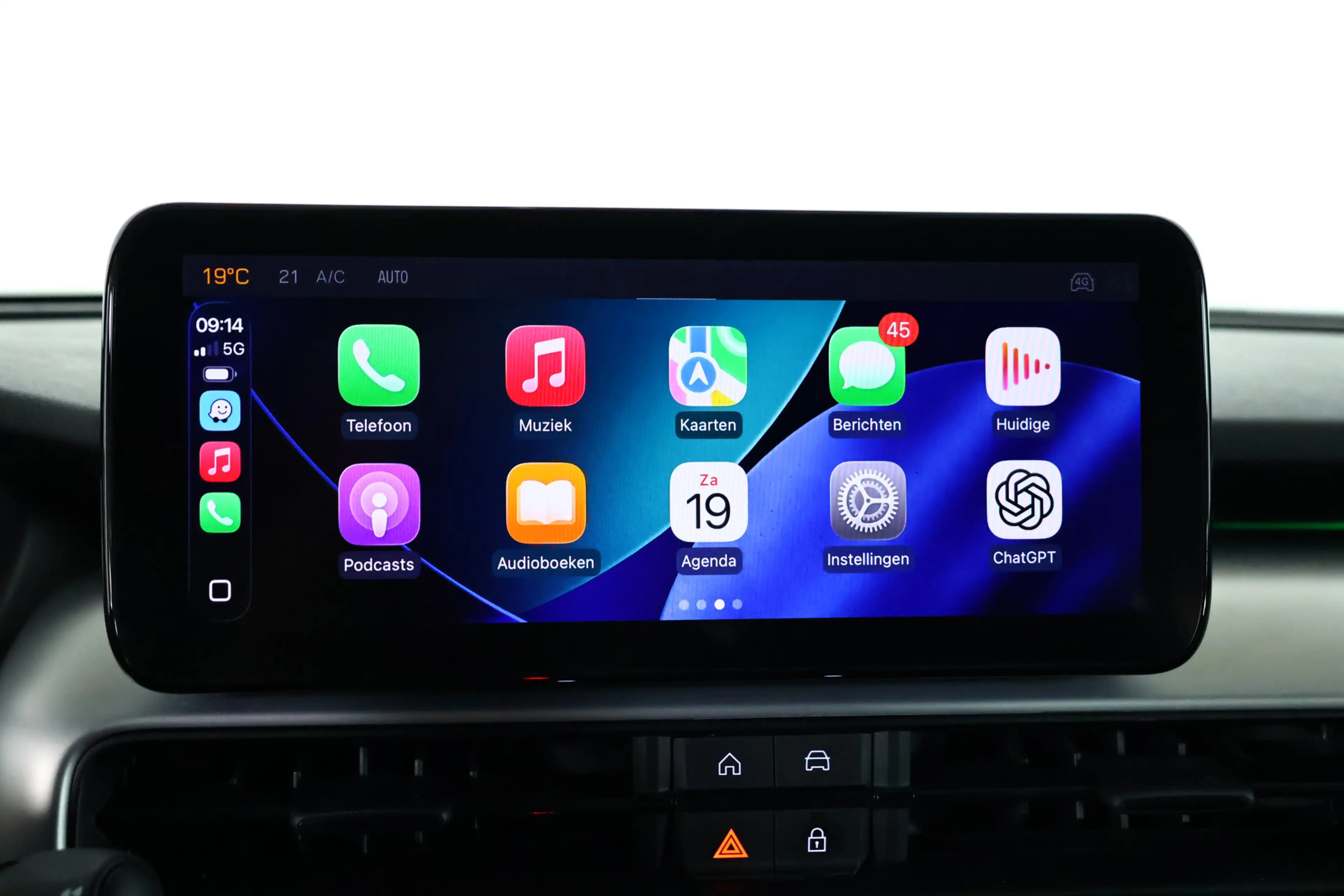 Jeep Avenger 1.2 e-Hybrid Altitude Carplay / LED / ACC / Camera — photo 22