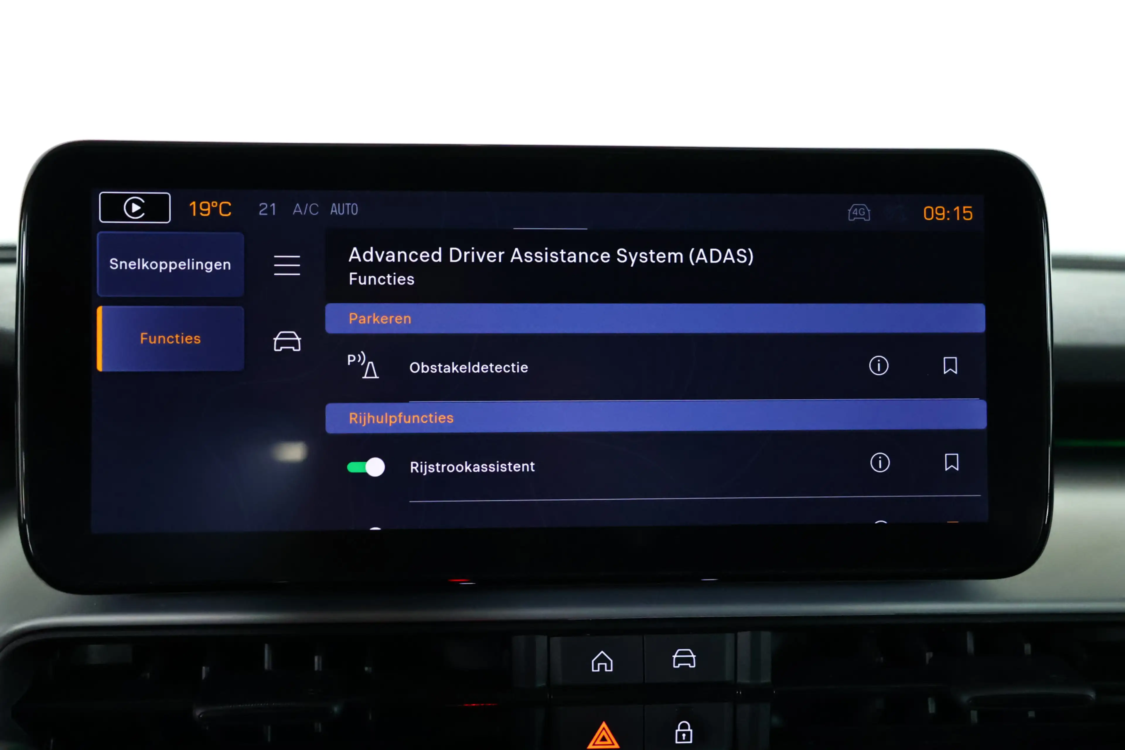 Jeep Avenger 1.2 e-Hybrid Altitude Carplay / LED / ACC / Camera — photo 25